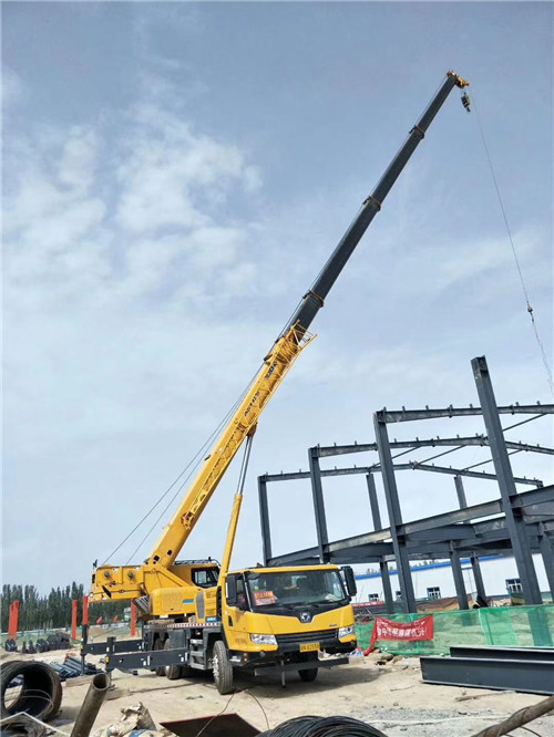 安义县超高层建筑钢结构吊装案例